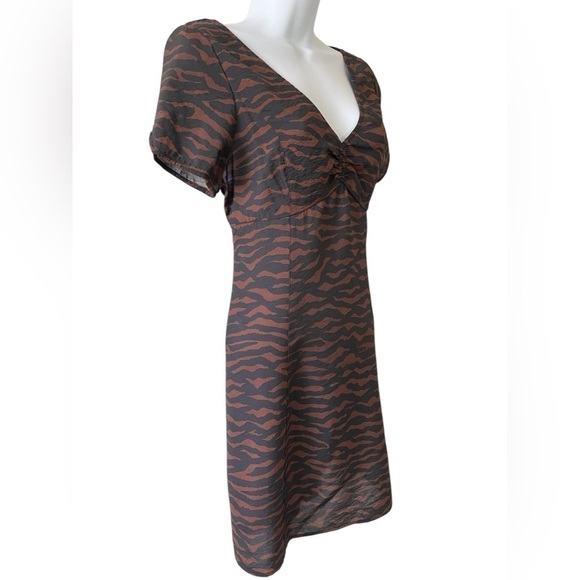 Madewell Abstract Animal Print V-Neck Mini Dress Size 6 | Short Sleeve Textured - Picture 3 of 8